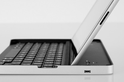 Logitech Keyboard Case for iPad 2 by Zagg 1