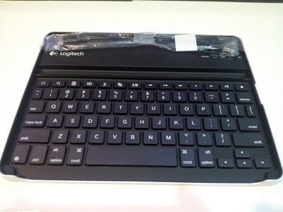 Logitech Keyboard Case for iPad 2 by Zagg 47