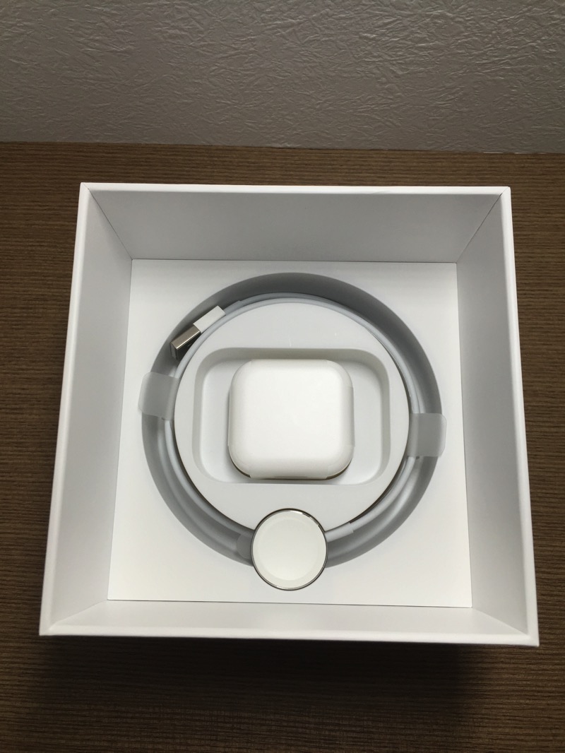 Apple Watch - unboxing - accessories in box