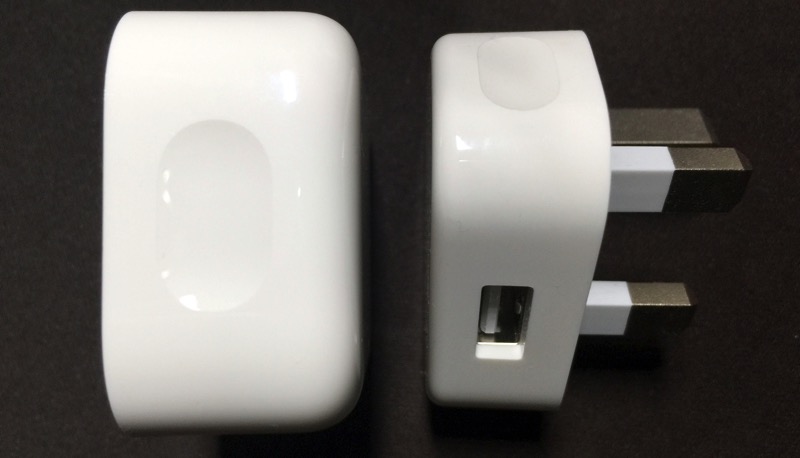 Apple Watch - unboxing - new 3 pin plug charger - view 3