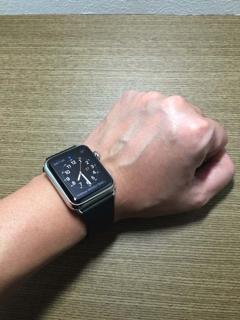 Apple Watch - wearing it on hand - view 1