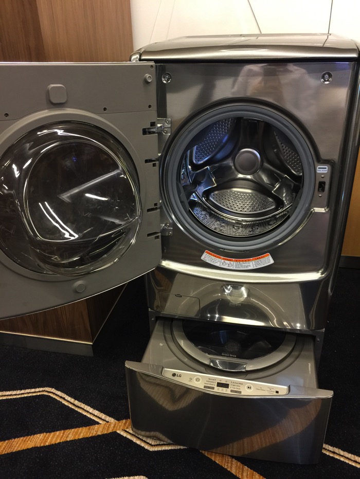 LG Washer Machine - FH21VB1 - Front Full Opened