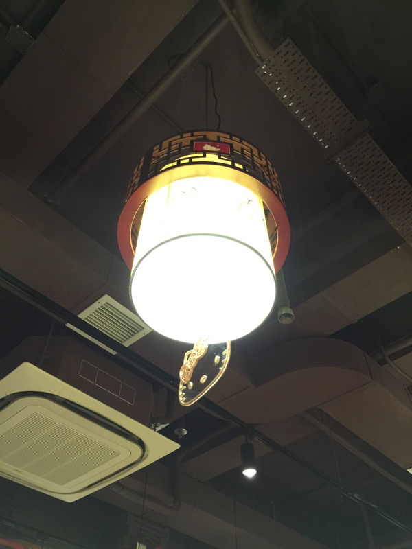 Hello Kitty Chinese Restaurant in HK - Kitty lamp