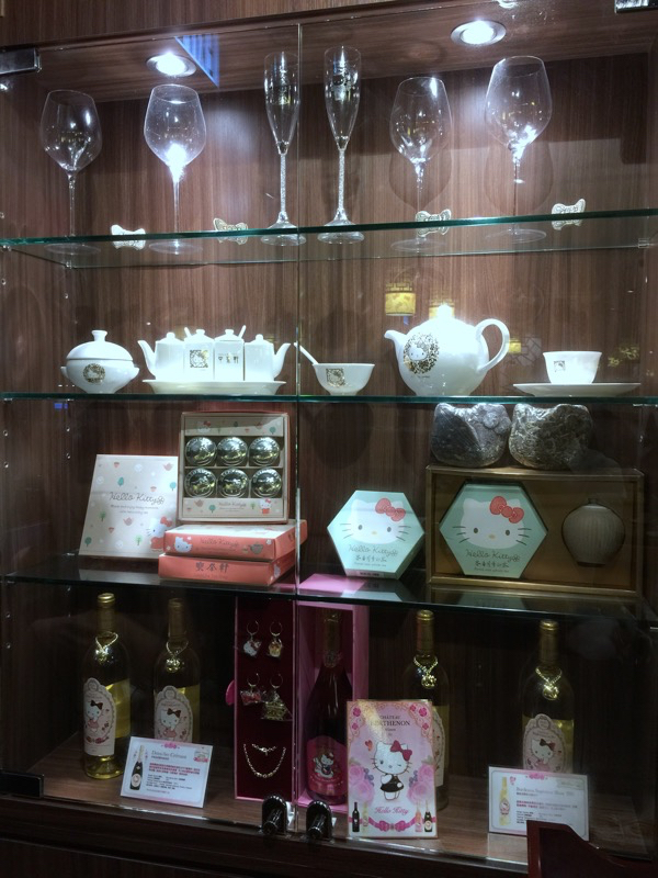 Hong Kong Hello Kitty Restaurant - special merchandise