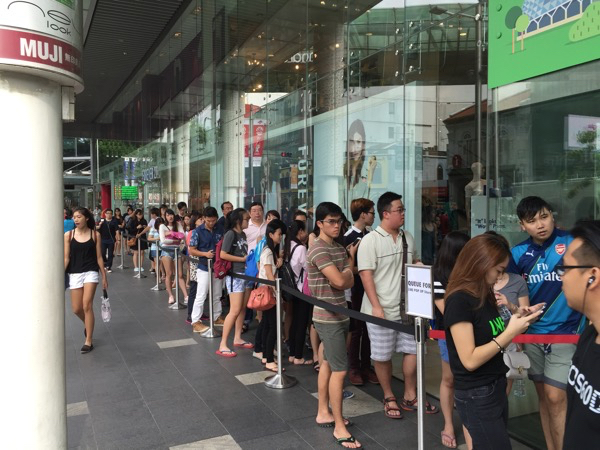 LINE POP-UP Store in Singapore - Queue at 313 Somerset