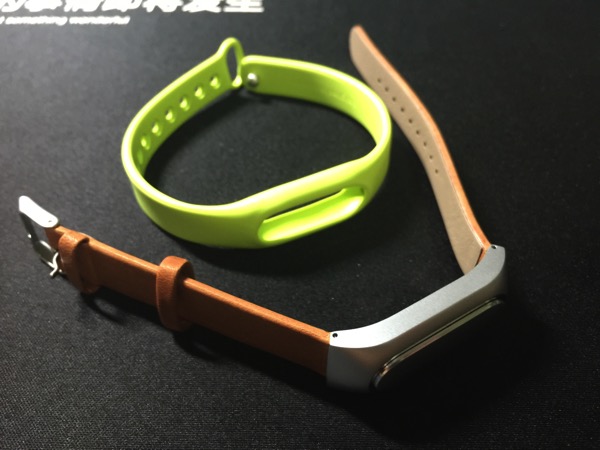 Mi Band Leather Strap - compared to silicone band