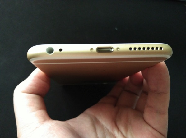 iPhone 6S Plus Gold - bottom