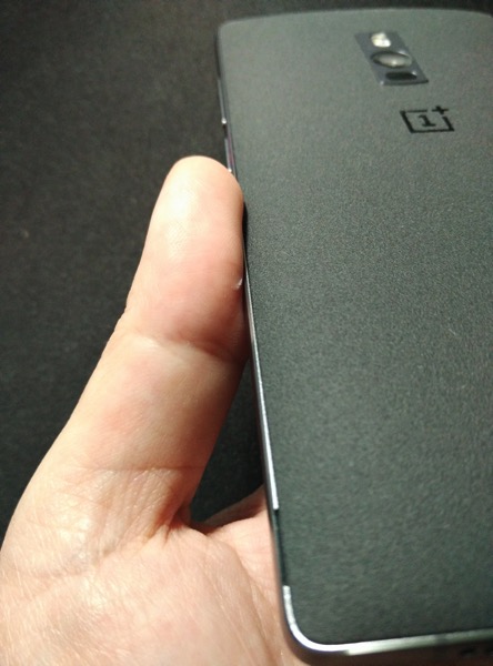 OnePlus Two - Back cover notch