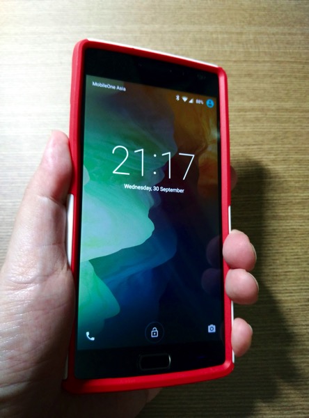 OtterBox for OnePlus 2 - Red - Grip test