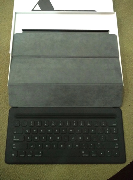 Apple iPad Pro - Apple Smart Keyboard - Full keyboard view