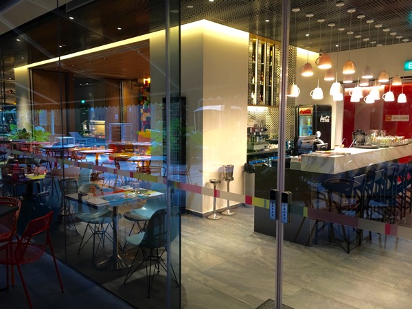 IBIS Styles Macpherson (Accor group hotel chain) - chat and chow dining restaurant (main entrance)