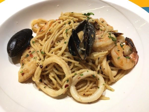 IBIS Styles Macpherson (Accor group hotel chain) - chat and chow dining restaurant (seafood aglio)