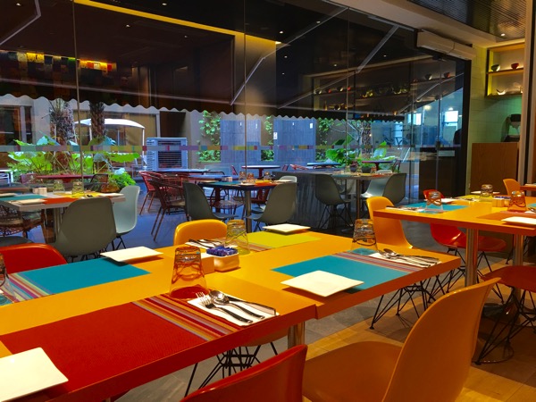 IBIS Styles Macpherson (Accor group hotel chain) - chat and chow dining restaurant (view of the exterior pool)