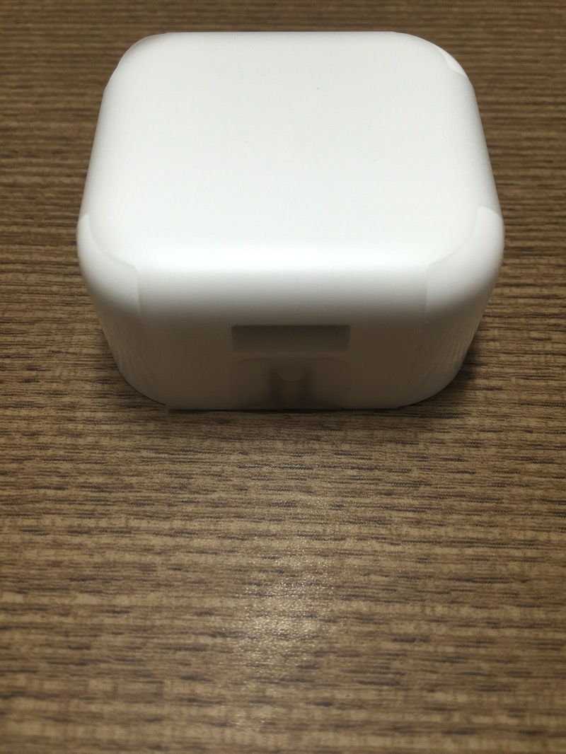 Apple Watch - unboxing - new 3 pin plug charger - view 1