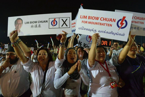 Singapore Elections 2015 - PAP supporters.