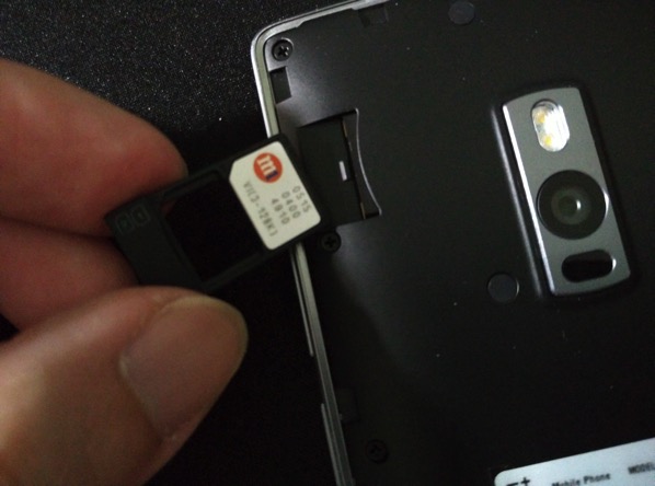 OnePlus Two - Insert dual sims