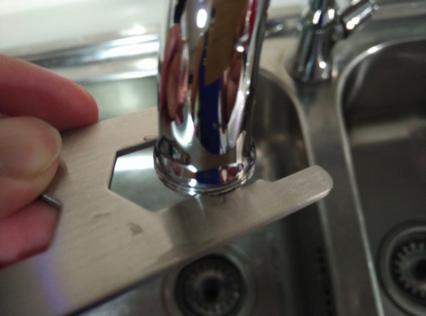 Xiaomi Water Purifier (小米净水器) - assembly steps - measuring tap outlet diameter