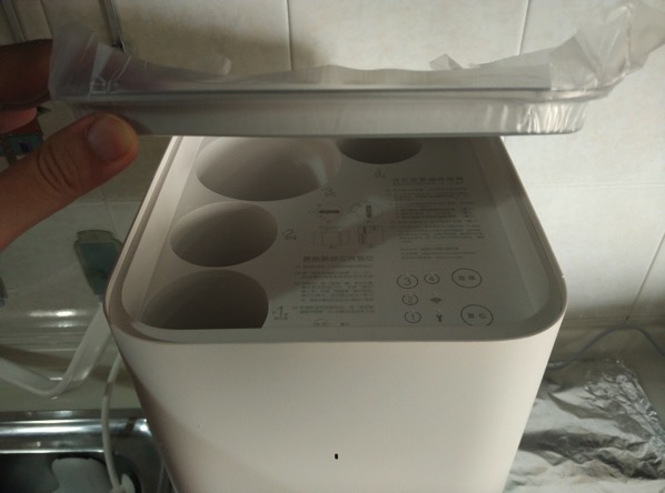 Xiaomi Water Purifier (小米净水器) - assembly steps - open filter compartment