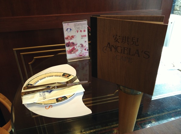 Angela's Cafe - table setup