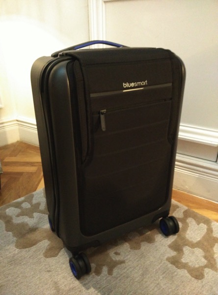 Blue smart online luggage