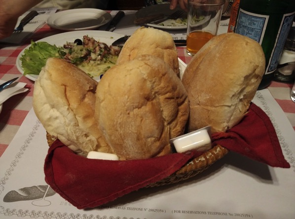 Macau Guide - A Petisqueira Restaurant - bread starter