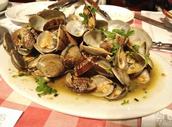 Macau Guide - A Petisqueira Restaurant - fried clams