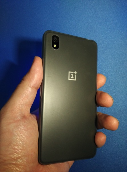 OnePlus X - size on wrist