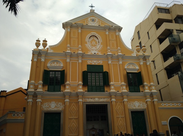 Senado Square - St Dominic church