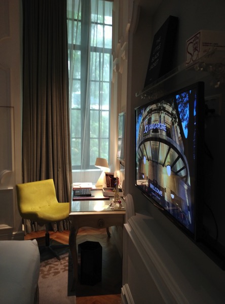 Sofitel So Singapore - Work Desk