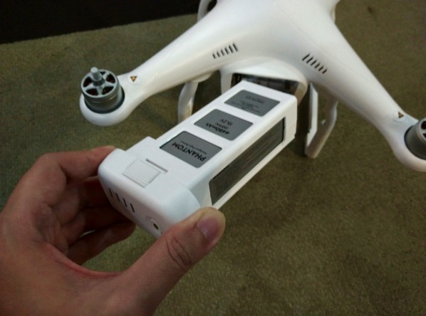 Phantom 3 Advanced - insert battery