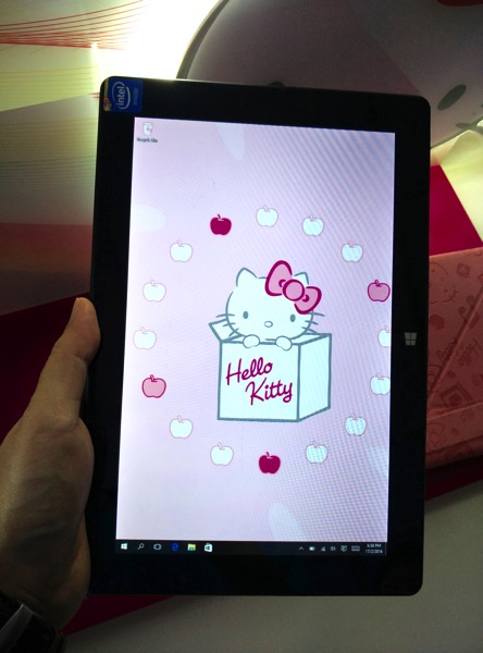 Grace 10 Light Hello Kitty Tablet PC - Pigo keyboard (front view on hand 2)