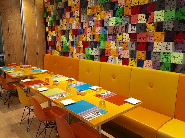 IBIS Styles Macpherson (Accor group hotel chain) - chat and chow dining restaurant (dining seating area)