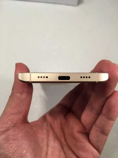 Xiaomi Mi 5 (小米手机5) Smartphone - bottom view