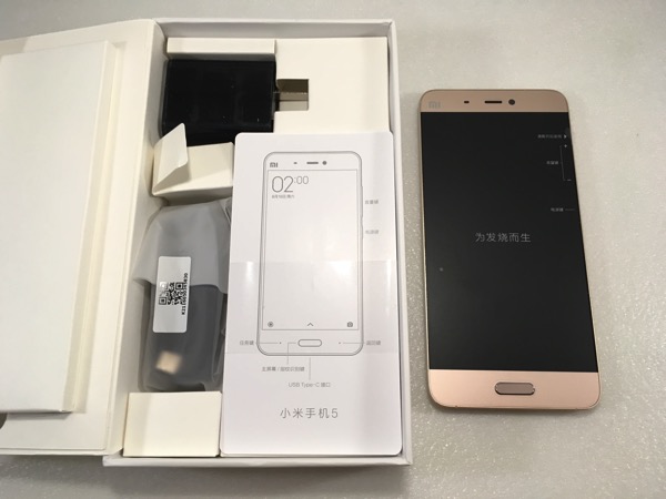 Xiaomi Mi 5 (小米手机5) Smartphone - unboxed
