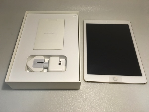 iPad Pro 9.7inch - Retail Packaging (unboxed 2)