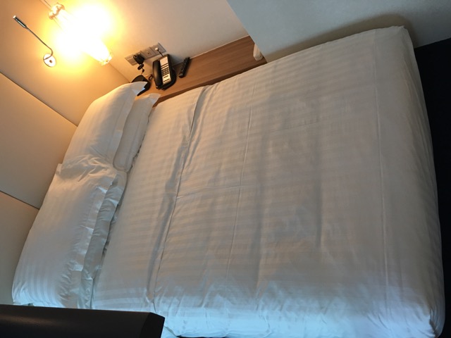 mercure-bugis-singapore-hotel-review-executive-loft-room-master-bed