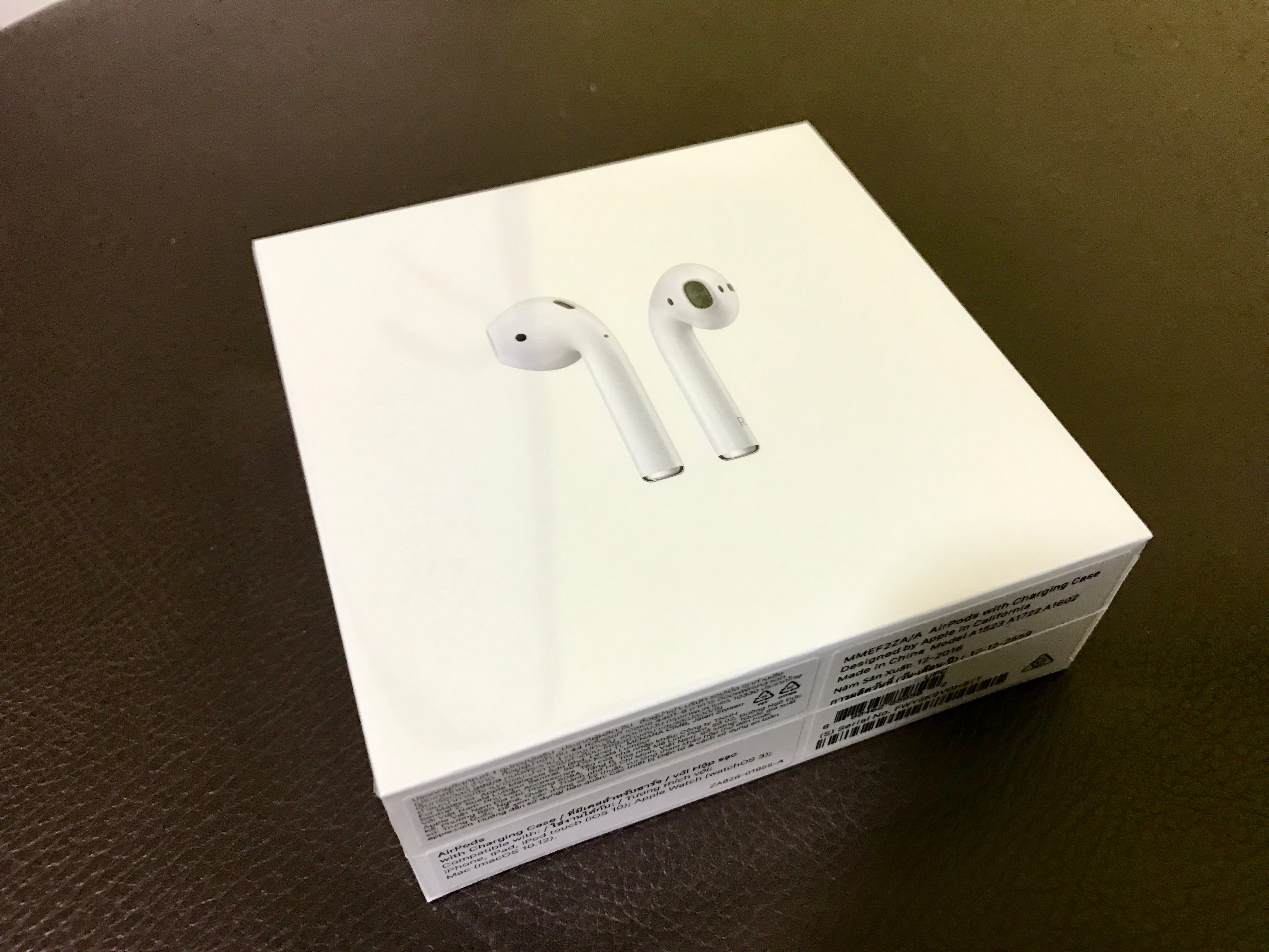 Airpods фото коробки. Apple AIRPODS 2 коробка оригинал. Наушники Apple AIRPODS Pro 2 упаковка. Наушники беспроводные Apple AIRPODS коробка. Упаковка аирподс 2 оригинал.