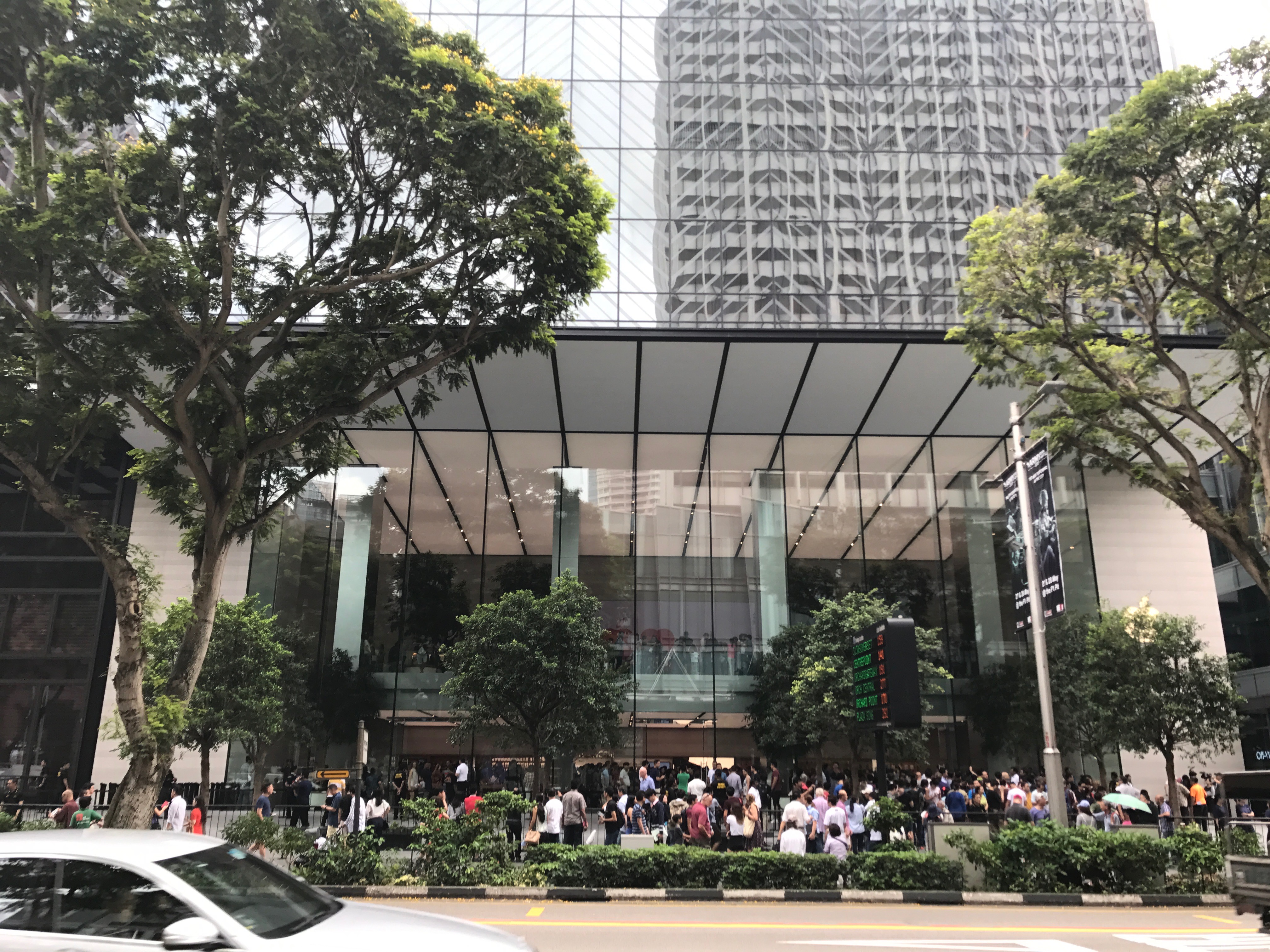 Apple Orchard Road in Singapore: structural glazing façade - seele