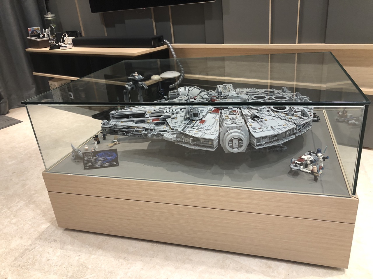 LEGO Star Wars millennium falcon 75192 coffee table display  Star wars  room, Star wars collection display, Star wars figurines